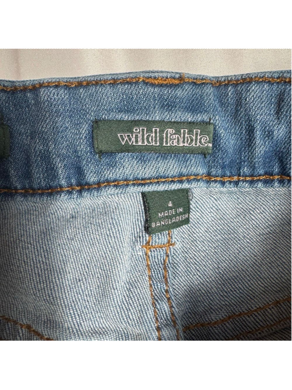 Women's Wild Fable High Rise Mom Jeans Size 4 Blue Distressed - Picture 3 of 7
